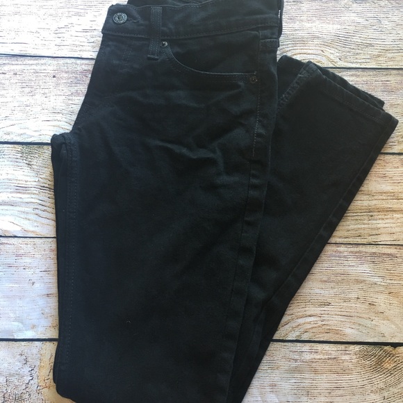 women's black levi jeans